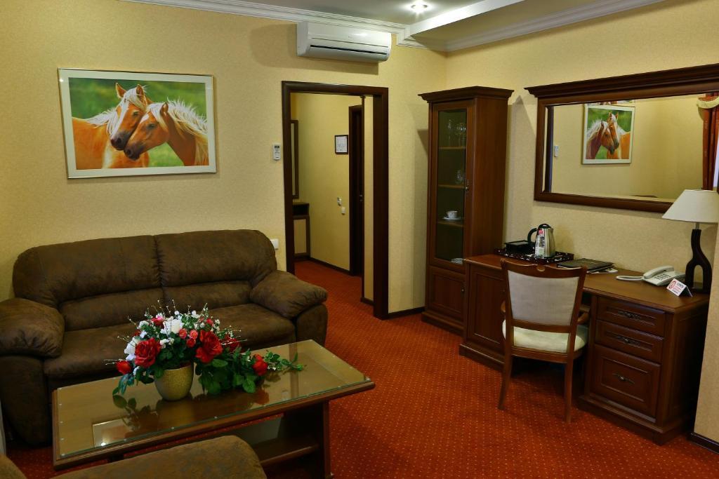 Hotel Ukraine Rivne Habitación foto