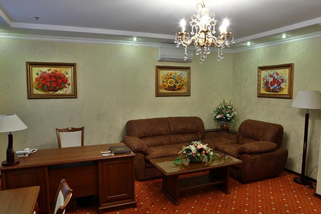 Hotel Ukraine Rivne Habitación foto